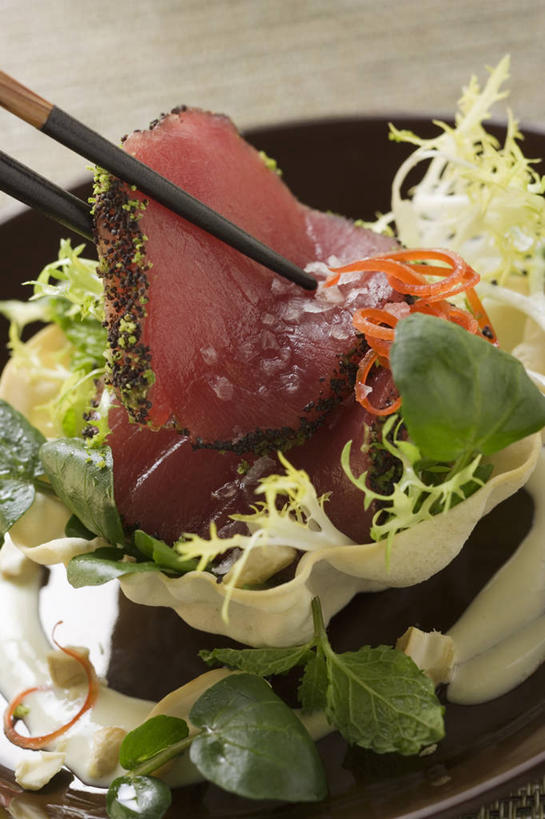 米饭,寿司,无人,竖图,俯视,室内,特写,白天,烹饪,餐桌,筷子,桌子,蔬菜,餐具,一堆,一双,许多,阴影,堆叠,堆积,新鲜,反射,碟子,盘,影子,肉,鱼肉,日本料理,料理,食品,饭,鲔鱼,文化,传统,金枪鱼,菜肴,美食,肉类,食物,一个,盘子,碟,日式料理,日式,摄影,佳肴,有机食品,绿色食品,影棚,单个,餐台,堆,礼节,五谷,罂粟籽,吞拿鱼,醋饭,礼仪,肉食,四喜饭,进餐用具,彩图,高角度拍摄,影棚拍摄,拍摄