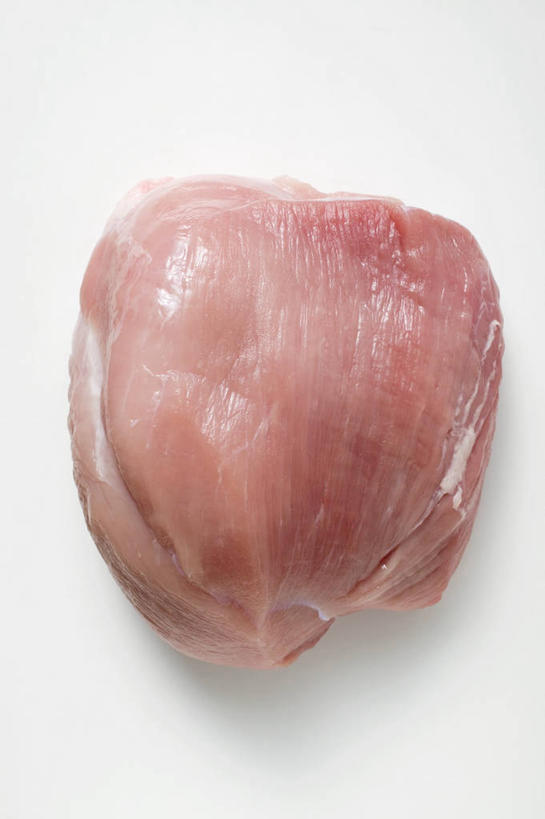 无人,竖图,俯视,室内,特写,白天,白色背景,餐桌,桌子,一块,阴影,新鲜,反射,影子,肉,生食,猪肉,肉类,红色,摄影,影棚,餐台,肉食,豚肉,彩图,高角度拍摄,影棚拍摄,拍摄