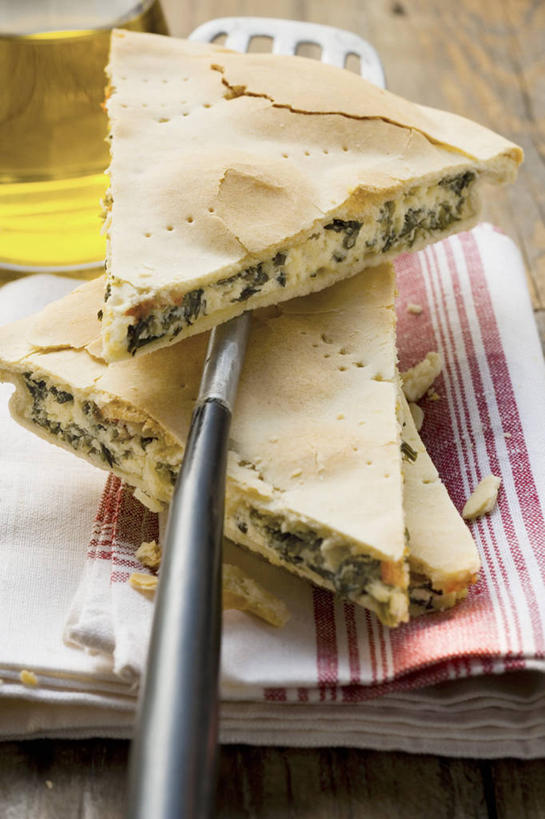 点心,奶酪,无人,竖图,俯视,室内,特写,白天,下午茶,餐桌,桌子,菠菜,蔬菜,一堆,阴影,堆叠,堆积,新鲜,反射,影子,干酪,起司,食品,芝士,营养,食物,糕点,餐巾,乳酪,有机食品,绿色食品,餐台,堆,乳制品,发酵,乳清干酪,保洁方巾,口布,鹦鹉菜,鼠根菜,角菜,红嘴绿鹦哥,赤根菜,菠薐菜,波斯草,彩图,高角度拍摄,蛋糕