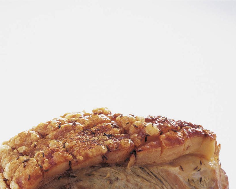 无人,横图,俯视,室内,特写,白天,白色背景,餐桌,桌子,一块,阴影,反射,影子,肉,猪肉,肉类,摄影,影棚,餐台,肉食,豚肉,彩图,高角度拍摄,影棚拍摄,拍摄