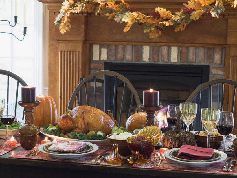 红酒,葡萄酒,无人,客厅,横图,室内,白天,正面,壁炉,餐桌,桌子,杯子,餐具,蜡烛,椅子,圣诞节,阴影,节日,庆祝,光线,碟子,高脚杯,火焰,盘,影子,烛光,木椅,红酒杯,白葡萄酒,酒类,燃烧,文化,玻璃制品,酒,饮料,盘子,餐巾,酒杯,碟,点燃,取暖,庆典,冬青,餐台,纪念,希望,起居室,生命,葡萄酒杯,槲寄生,北寄生,桑寄生,柳寄生,黄寄生,冻青,寄生子,红籽,赤阳子,火把果,火棘,救兵粮,救命粮,丰饶,客堂,保洁方巾,口布,玻璃杯,彩图,取暖设备