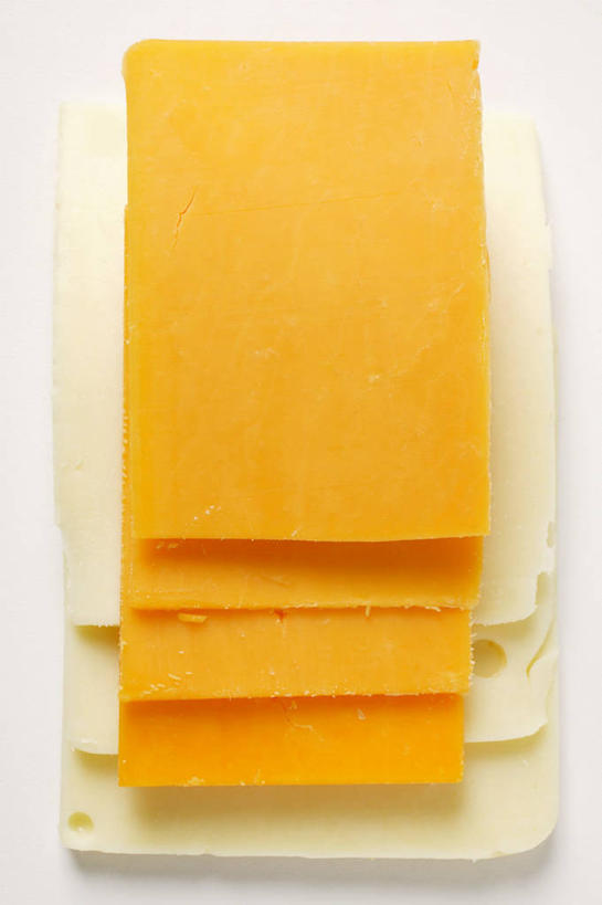 奶酪,无人,竖图,俯视,室内,特写,白天,白色背景,餐桌,桌子,一排,许多,切开,阴影,整齐,反射,影子,干酪,起司,芝士,很多,营养,排列,切,橙色,乳酪,摄影,影棚,餐台,堆,乳制品,队列,发酵,剖面,切面,切达干酪,车达奶酪,车打奶酪,切达奶酪,彩图,高角度拍摄,影棚拍摄,拍摄