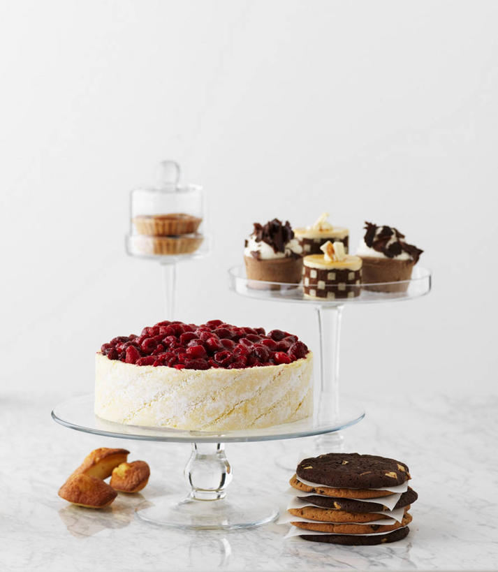 点心,无人,竖图,俯视,室内,特写,白天,白色背景,下午茶,餐桌,桌子,餐具,水果,阴影,新鲜,反射,碟子,盘,影子,生食,食品,糖,糖果,甜点,甜品,果实,巧克力蛋糕,食物,糕点,一个,盘子,碟,甜食,巧克力,摄影,有机食品,绿色食品,影棚,单个,餐台,朱古力,彩图,高角度拍摄,影棚拍摄,拍摄,蛋糕