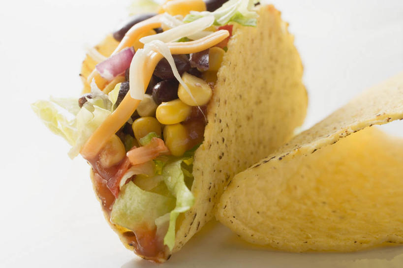 点心,无人,横图,俯视,室内,特写,白天,白色背景,玉米,餐桌,桌子,蔬菜,椰菜,卷心菜,阴影,新鲜,反射,棒子,影子,玉蜀黍,食品,文化,饼,小吃,食物,糕点,甜食,甘蓝,摄影,有机食品,绿色食品,影棚,餐台,苞米,苞芦,玉米饼,苞谷,包谷,大蜀黍,番麦,薏米包,玉高粱,玉麦,珍珠米,结球甘蓝,甘兰,包心菜,彩图,高角度拍摄,影棚拍摄,拍摄