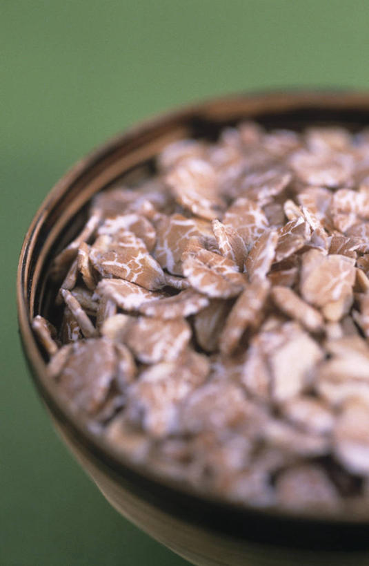 无人,竖图,俯视,室内,特写,白天,早餐,餐桌,桌子,一堆,许多,绿色背景,阴影,堆叠,堆积,反射,影子,陶瓷,谷物,食品,褐色,陶瓷制品,很多,美食,饮食,一个,容器,碗,保健,摄影,影棚,单个,餐台,储藏,堆,麦片,储存,燕麦片,彩图,高角度拍摄,影棚拍摄,拍摄,贮存