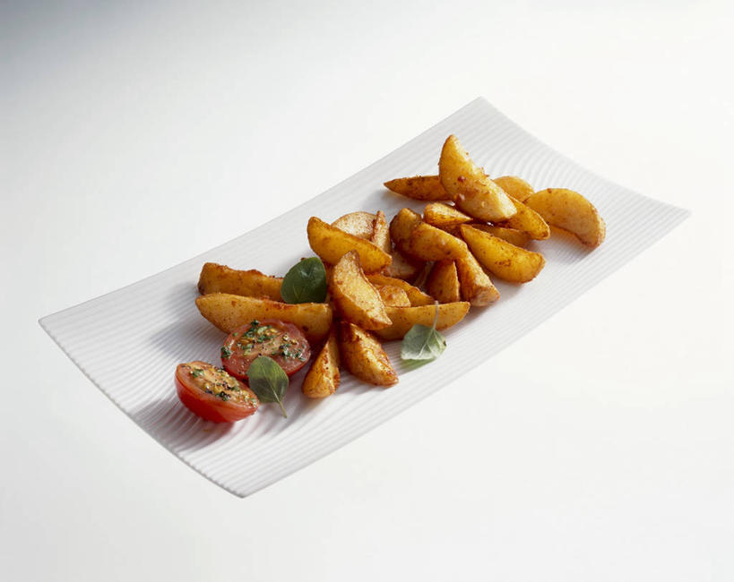 无人,横图,俯视,室内,特写,白天,白色背景,烹饪,西餐,餐桌,桌子,蔬菜,西红柿,小番茄,餐具,一堆,许多,阴影,堆叠,堆积,新鲜,反射,碟子,盘,影子,料理,食品,薯条,菜肴,美食,食物,一个,黄色,红色,白色,盘子,碟,快餐,西式,摄影,佳肴,有机食品,绿色食品,影棚,单个,餐台,堆,西式快餐,垃圾食品,小西红柿,樱桃小番茄,珍珠小番茄,樱桃番茄,圣女果,番茄,彩图,高角度拍摄,影棚拍摄,拍摄