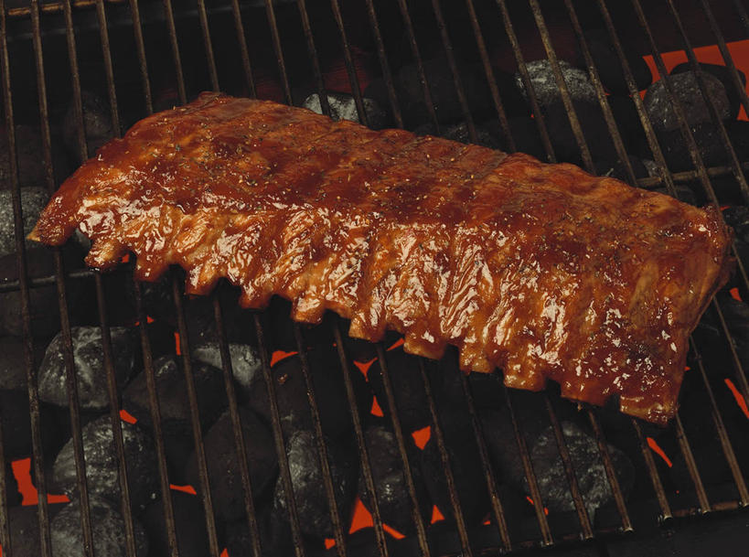 无人,横图,俯视,室内,特写,白天,烧烤,热情,煤炭,火,一块,阴影,反射,火焰,影子,肉,烤架,烤肉,燃烧,猪肉,肉类,铁架,能源,燃料,煤,能量,肉食,煤矿,矿业,化石燃料,彩图,高角度拍摄