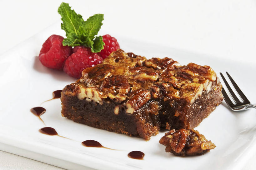 点心,无人,横图,俯视,室内,特写,白天,白色背景,下午茶,餐桌,桌子,餐具,叶子,一把,一块,阴影,反射,叉子,碟子,盘,影子,核桃,薄荷,食品,坚果,果实,绿叶,银丹草,食物,糕点,一个,白色,盘子,碟,干果,嫩叶,摄影,影棚,单个,餐台,小核桃,餐叉,海绵蛋糕,山核桃,胡桃,羌桃,斑叶凤梨薄荷,夜息香,叶,叶片,进餐用具,彩图,高角度拍摄,影棚拍摄,拍摄,蛋糕