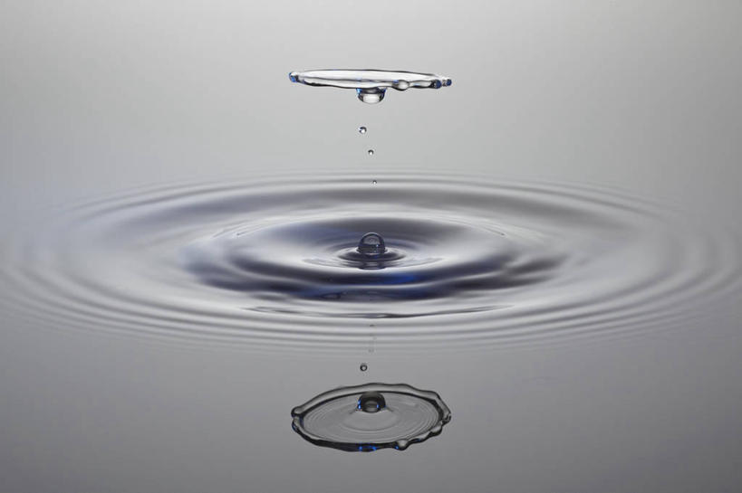 无人,横图,俯视,室内,特写,白天,水,阴影,飞溅,灰色背景,溅,反射,液体,影子,水滴,水珠,摄影,影棚,喷洒,彩图,高角度拍摄,影棚拍摄,拍摄