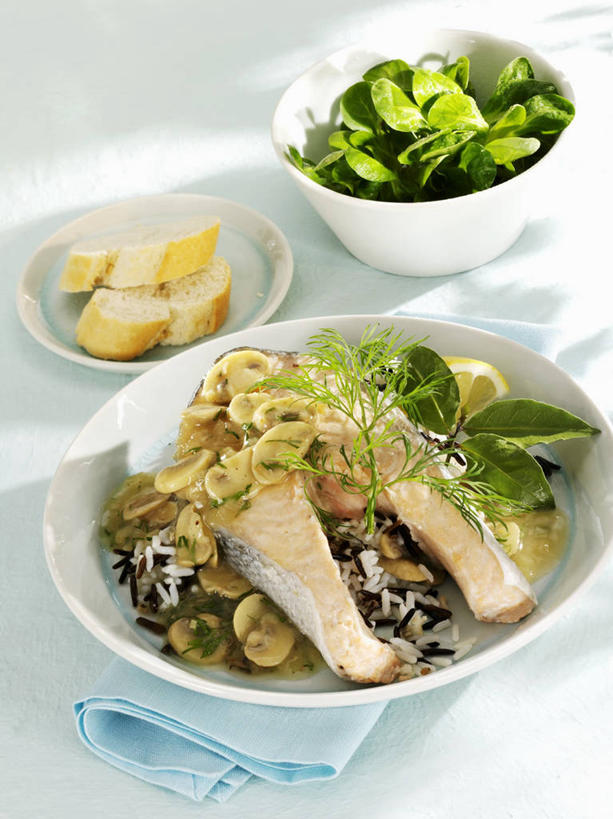 三文鱼,无人,竖图,俯视,室内,特写,白天,白色背景,烹饪,西餐,餐桌,桌子,鲑鱼,蔬菜,一堆,许多,阴影,堆叠,堆积,新鲜,反射,布料,影子,陶瓷,菌菇,蘑菇,谷类,谷物,肉,鱼肉,料理,食品,陶瓷制品,米,菌类,布纹,大米,菜肴,美食,肉类,桌布,食物,白色,餐巾,容器,台布,碗,食用菌,西式,摄影,佳肴,有机食品,绿色食品,影棚,餐台,储藏,堆,大马哈鱼,储存,肉食,莳萝,撒蒙鱼,萨门鱼,冰海之皇,鲑,洋茴香,土茴香,马哈鱼,麻哈鱼,大麻哈鱼,彩图,高角度拍摄,影棚拍摄,拍摄,贮存