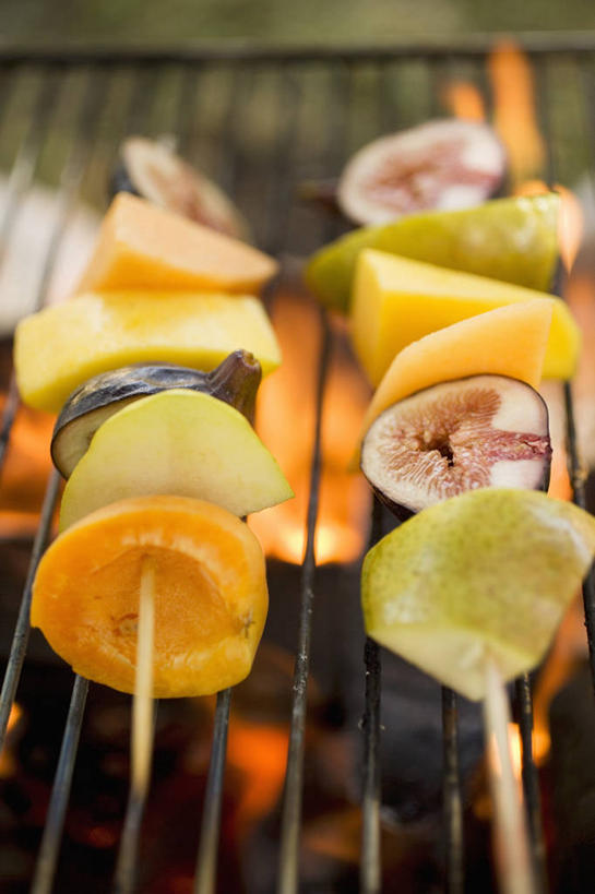 无人,竖图,俯视,室内,特写,白天,烧烤,热情,菠萝,无花果,火,水果,许多,阴影,朦胧,模糊,新鲜,反射,火焰,影子,生食,食品,果实,烤架,烤肉,燃烧,竹签,食物,铁架,有机食品,绿色食品,横截面,剖面,取食签,截面,截面图形,映日果,树地瓜,奶浆果,蜜果,凤梨,彩图,高角度拍摄