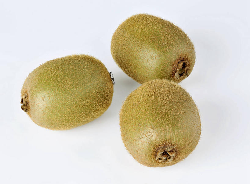 无人,横图,俯视,室内,特写,白天,白色背景,餐桌,桌子,猕猴桃,水果,阴影,新鲜,反射,影子,生食,食品,果实,食物,三个,摄影,有机食品,绿色食品,影棚,餐台,奇异果,猕猴梨,彩图,高角度拍摄,影棚拍摄,拍摄