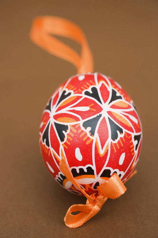 无人,竖图,俯视,室内,特写,白天,餐桌,桌子,静物,复活节,阴影,节日,朦胧,模糊,庆祝,装饰,反射,丝绸,丝带,影子,蛋,缎带,文化,绸带,庆典,摄影,影棚,褐色背景,餐台,纪念,华丽,修饰,点缀,彩蛋,复活节彩蛋,衬托,美观,雅致,雅观,彩图,高角度拍摄,影棚拍摄,拍摄