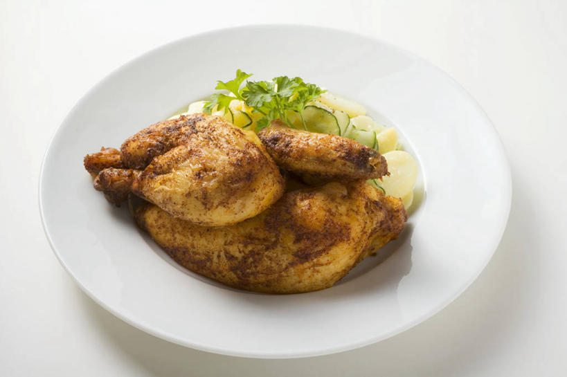 无人,横图,俯视,室内,特写,白天,白色背景,桌面,桌子,蔬菜,土豆,餐具,叶子,阴影,新鲜,反射,木制,碟子,盘,影子,鸡肉,肉,生食,蔬菜沙拉,沙拉,食品,绿叶,色拉,沙律,肉类,食物,一个,盘子,木制品,碟,嫩叶,摄影,有机食品,绿色食品,影棚,单个,色拉酱,千岛酱,肉食,馍馍蛋,叶,叶片,洋芋,山药蛋,马铃薯,彩图,高角度拍摄,影棚拍摄,拍摄