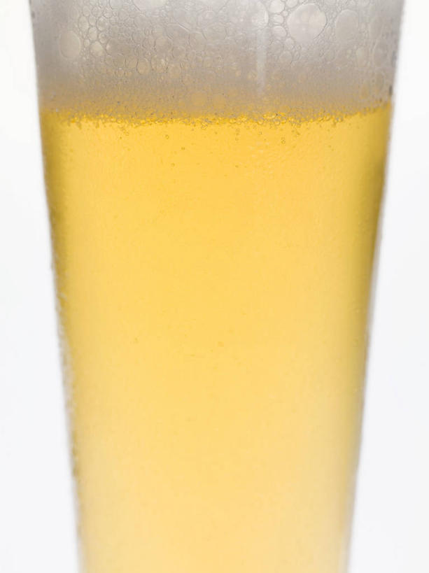 啤酒,无人,竖图,室内,特写,白天,白色背景,正面,杯子,酒类,一杯,玻璃制品,酒,饮料,一个,黄色,酒杯,啤酒杯,摄影,影棚,单个,玻璃杯,彩图,影棚拍摄,拍摄