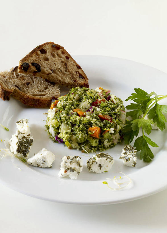 点心,海鲜,面包,蟹,无人,竖图,俯视,室内,特写,白天,白色背景,烹饪,西餐,餐桌,桌子,葡萄,餐具,阴影,反射,螃蟹,碟子,盘,影子,肉,料理,食品,面点,水产,菜肴,美食,肉类,海洋生物,食物,糕点,一个,白色,盘子,碟,葡萄干,西式,摄影,佳肴,影棚,单个,餐台,水生动物,海产品,水生物,肉食,海底动物,乌珠木,山葫芦,蒲桃,草龙珠,彩图,高角度拍摄,影棚拍摄,拍摄