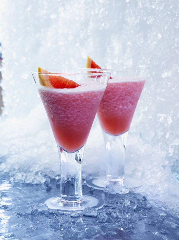 果汁,无人,竖图,俯视,室内,特写,白天,餐桌,桌子,柚子,杯子,水果,切开,阴影,新鲜,反射,影子,生食,食品,果实,饮品,两杯,葡萄柚,玻璃制品,食物,饮料,两个,粉色,水杯,西柚,切,有机食品,绿色食品,餐台,可口,剖面,切面,朱栾,柚子汁,适口,玻璃杯,彩图,高角度拍摄