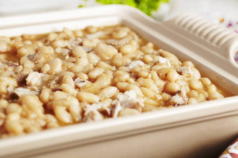 无人,横图,俯视,室内,特写,白天,烹饪,西餐,餐桌,桌子,蔬菜,一堆,许多,阴影,堆叠,堆积,朦胧,模糊,新鲜,反射,影子,陶瓷,豆类,肉,料理,食品,陶瓷制品,菜肴,美食,肉类,食物,一个,白色,容器,碗,西式,佳肴,有机食品,绿色食品,单个,餐台,储藏,堆,储存,肉食,白豆,眉豆,饭豇豆,饭豆,甘豆,彩图,高角度拍摄,贮存