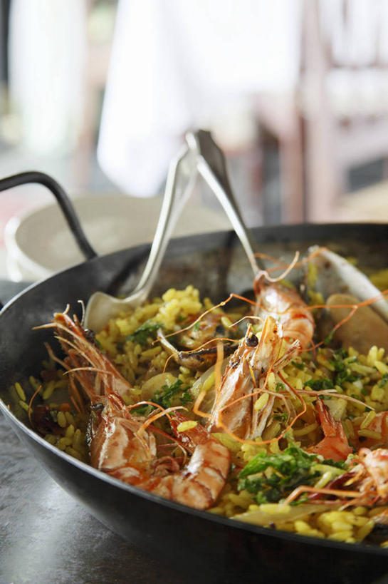 海鲜,米饭,无人,竖图,俯视,室内,特写,白天,烹饪,餐桌,桌子,厨具,金属制品,一堆,阴影,堆叠,堆积,反射,金属,锅子,影子,虾,料理,食品,饭,锅,水产,菜肴,美食,大虾,海洋生物,食物,一个,佳肴,对虾,单个,餐台,锅具,堆,五谷,水生动物,海产品,海鲜饭,水生物,海底动物,烹饪用具,斑节虾,东方对虾,中国对虾,烹调用具,烹调,彩图,高角度拍摄