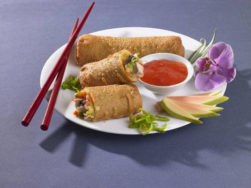点心,无人,花园,横图,俯视,室内,特写,白天,花圃,筷子,餐具,一双,阴影,灰色背景,反射,碟子,盘,影子,陶瓷,调料,酱料,酱汁,佐料,料理,食品,面点,陶瓷制品,调味品,调味料,文化,传统,酱,辣酱,春卷,美食,食物,三个,盘子,容器,碟,碗,中式,摄影,影棚,储藏,礼节,辣椒酱,高雅,储存,薄饼,礼仪,春饼,淡泊,花中君子,兰花,进餐用具,小花园,彩图,高角度拍摄,影棚拍摄,拍摄,贮存