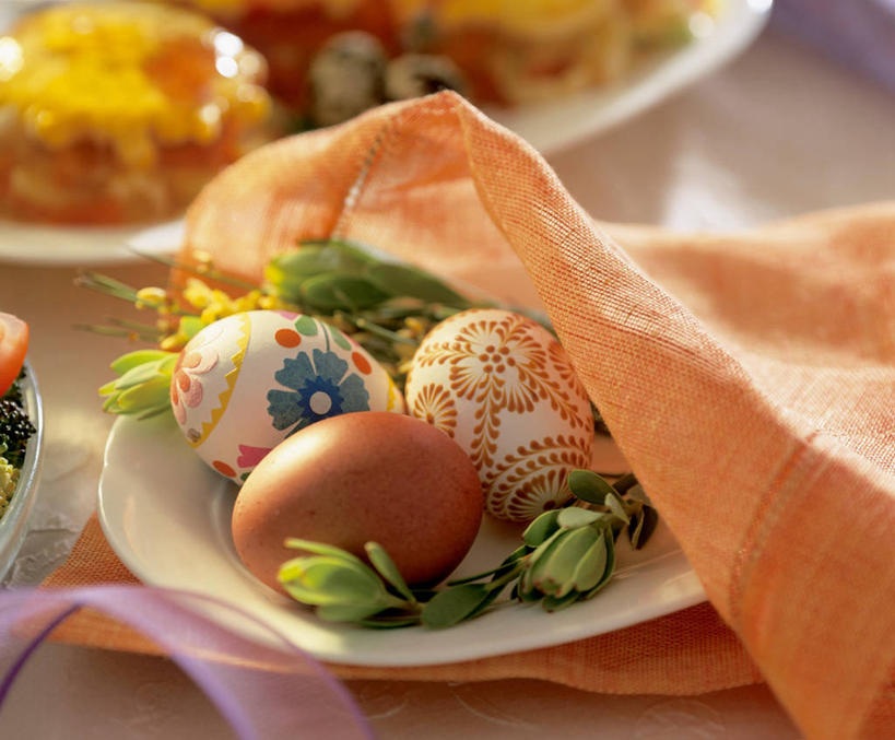 无人,横图,俯视,室内,特写,白天,餐桌,桌子,餐具,叶子,复活节,许多,阴影,节日,朦胧,模糊,庆祝,装饰,反射,碟子,盘,丝绸,丝带,影子,蛋,绿叶,缎带,很多,文化,绸带,两个,盘子,碟,庆典,嫩叶,餐台,纪念,华丽,修饰,点缀,配菜,彩蛋,复活节彩蛋,衬托,美观,雅致,雅观,叶,叶片,彩图,高角度拍摄