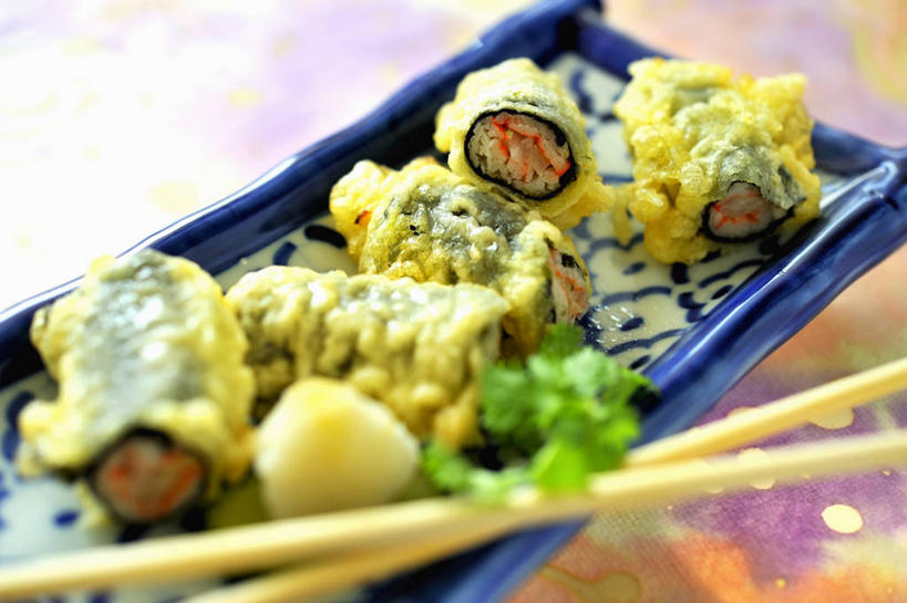 米饭,寿司,无人,横图,俯视,室内,特写,白天,烹饪,桌面,桌子,餐具,阴影,朦胧,模糊,反射,粘稠,木制,碟子,粉末,盘,影子,面粉,肉,天妇罗,鱼肉,日本料理,料理,食品,紫菜,饭,粮食,菜肴,美食,肉类,食物,一个,盘子,木制品,碟,日式料理,日式,粉,佳肴,单个,农产品,五谷,醋饭,肉食,黏稠,原材料,粉状,天麸罗,浓厚,四喜饭,膜菜,索菜,坛紫菜,子菜,紫英,紫瑛,彩图,高角度拍摄,鱼浆