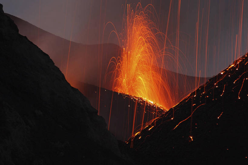 无人,横图,室外,白天,正面,旅游,度假,火山,美景,意大利,欧洲,亮光,景观,光亮,喷发,娱乐,自然,享受,休闲,景色,放松,西西里,南欧,自然风光,爆发,火山爆发,火山喷发,意大利共和国,西西里岛,暴发,地壳运动,地质现象,活火山,彩图,斯特龙博利岛,斯特龙博利火山