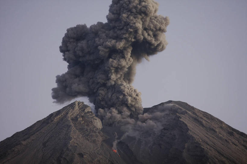 无人,横图,室外,白天,正面,旅游,度假,火山,美景,印度尼西亚,印尼,亚洲,粘稠,景观,喷发,尘埃,娱乐,灰色,自然,享受,休闲,烟,景色,放松,东南亚,灰尘,尘土,自然风光,爆发,火山爆发,火山喷发,印度尼西亚共和国,浓厚,暴发,浓密,爪哇,爪哇岛,地壳运动,地质现象,活火山,彩图,赛梅鲁火山