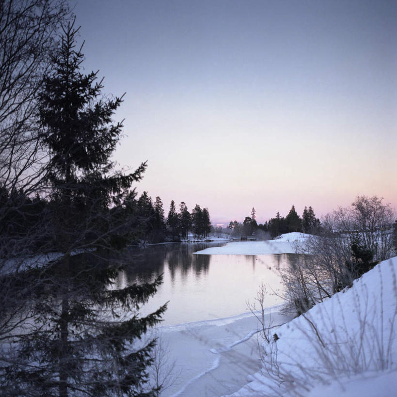 无人,方图,室外,白天,正面,旅游,度假,湖,湖泊,美景,树林,水,雪,植物,大雪,挪威,欧洲,阴影,光线,影子,湖面,积雪,景观,水流,水面,雪景,冬季,冬天,娱乐,树,树木,蓝色,绿色,蓝天,天空,阳光,自然,湖水,天,享受,休闲,景色,放松,寒冷,生长,晴朗,成长,斯堪的纳维亚,自然风光,北欧,斯堪的那维亚,斯堪的那维亚半岛,斯堪的纳维亚半岛,万里无云,首府,严寒,挪威王国,南特伦德拉格,南特伦德拉格郡,晴空,晴空万里,彩图,特隆赫姆