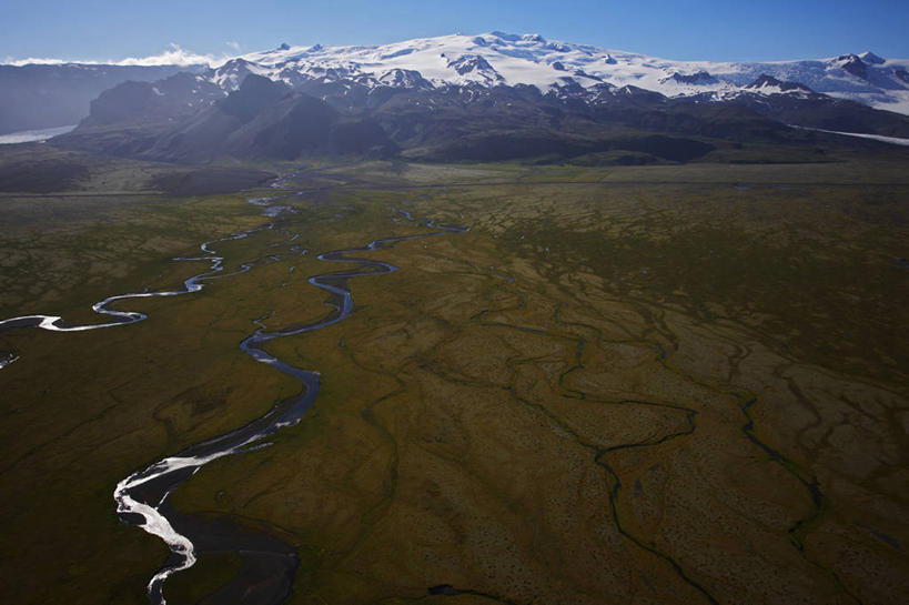 无人,公园,横图,俯视,航拍,室外,白天,旅游,度假,草地,草坪,河流,美景,山,水,雪,雪山,植物,大雪,欧洲,冰岛,阴影,光线,影子,冰,河水,积雪,景观,山峰,水流,雪景,冬季,冬天,山峦,娱乐,草,蓝色,绿色,蓝天,天空,阳光,自然,天,享受,休闲,景色,放松,寒冷,晴朗,冰冷,国家公园,鸟瞰,自然风光,北欧,万里无云,冰岛共和国,严寒,冰凉,酷寒,凛冽,凛凛,极冷,瓦特纳冰川国家公园,晴空,晴空万里,彩图,高角度拍摄