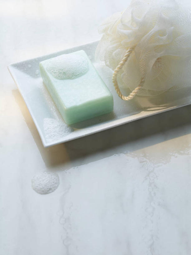 无人,竖图,俯视,室内,特写,白天,化妆,美容,静物,餐具,一块,护肤,阴影,反射,碟子,盘,影子,一个,盘子,化妆品,肥皂,碟,香皂,浴球,日用品,洗浴用品,清洁,保养,享受,休闲,放松,保健,摄影,影棚,单个,沐浴球,护肤品,化妆用品,清洁用具,护肤用品,舒缓,养颜,去污,紧肤,嫩肤,洗浴用具,洗涤,彩图,高角度拍摄,影棚拍摄,拍摄