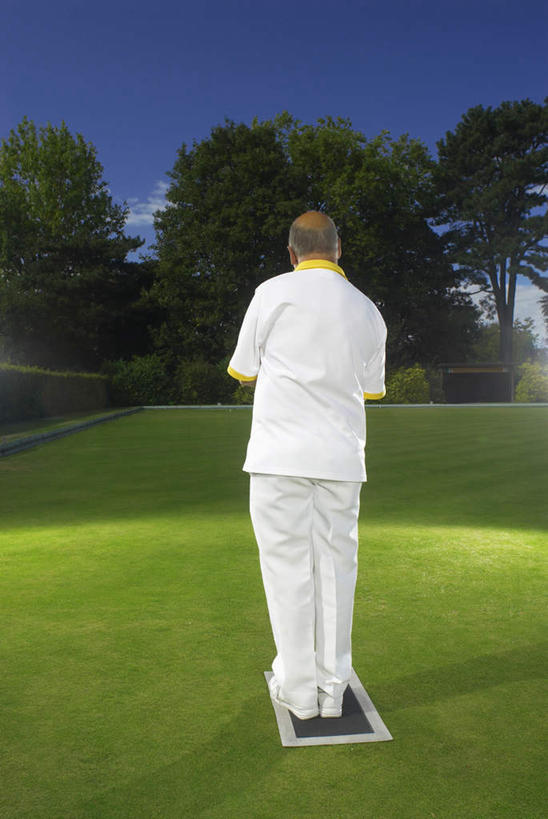 西方人,一个人,站,竖图,室外,白天,运动服,锻炼,旅游,度假,运动,草地,草坪,树林,植物,欧洲,欧洲人,仅一个男性,仅一个人,仅一个中年男性,阴影,服装,光线,影子,云,云朵,云彩,注视,娱乐,草,树,树木,背面,衣服,蓝色,绿色,白云,蓝天,天空,阳光,自然,天,观察,看,站着,享受,休闲,放松,服饰,生长,晴朗,成长,观看,察看,衣着,穿着,关注,室外运动,户外运动,衣饰,男人,男性,中年男性,白种人,晴空,站立,彩图,全身,健身,运动装