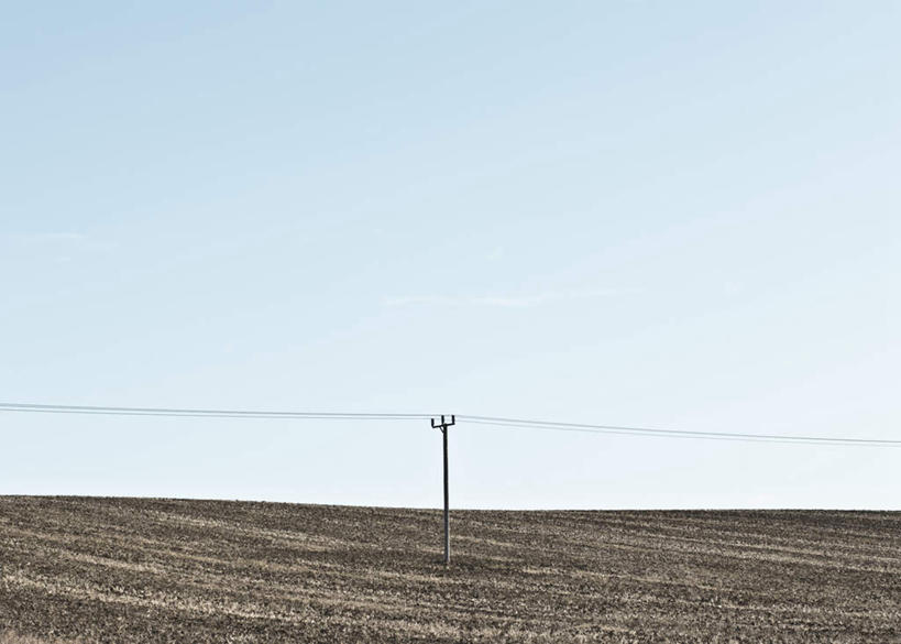 无人,横图,室外,白天,正面,旅游,度假,草地,草原,草坪,美景,植物,英国,欧洲,阴影,枯萎,电力,光线,电线,电线杆,线,影子,地平线,荒野,景观,旷野,热带,辽阔,地面,电能,线路,娱乐,英格兰,草,蓝色,蓝天,天空,阳光,自然,天,享受,休闲,广阔,景色,放松,晴朗,电,一望无际,电源,死亡,西欧,自然风光,原野,延伸,荒原,能量,大不列颠,大不列颠及北爱尔兰联合王国,万里无云,天地相交,大不列颠联合王国,日不落英帝国,无边无际,一马平川,英吉利,枯败,诺坦普顿,晴空,晴空万里,彩图