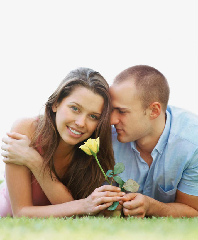 西方人,两个人,躺,笑,微笑,露齿笑,竖图,室外,白天,正面,爱情,草地,草坪,植物,欧洲,欧洲人,握,服装,盛开,浪漫,拿,花蕾,拿着,注视,休闲装,草,花,花瓣,花朵,鲜花,衣服,蓝色,绿色,蓝天,天空,天,花苞,花蕊,观察,看,休闲,温暖,温馨,休闲服,恩爱,握着,恋人,服饰,晴朗,观看,和睦,察看,关注,万里无云,卧着,男人,男性,年轻男性,年轻女性,女人,女性,白种人,情侣,晴空,晴空万里,躺着,卧,半身,彩图,伴侣,融洽