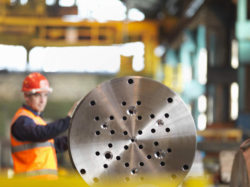 西方人,一个人,机修工,工厂,站,横图,室内,白天,侧面,工作服,制服,安全,机器,窗户,帽子,金属制品,欧洲,欧洲人,仅一个男性,仅一个人,仅一个中年男性,握,朦胧,模糊,金属,头盔,防护,拿,拿着,注视,玻璃窗,工人,安全帽,手套,观察,看,站着,机械,握着,观看,保护,察看,关注,保险,保全,周全,安稳,安定,防护手套,工作制服,平安,男人,男性,中年男性,白种人,机械师,机修工人,站立,半身,彩图,工作套服,工地,制造厂,安全服,反光背心,反光服,反光衣