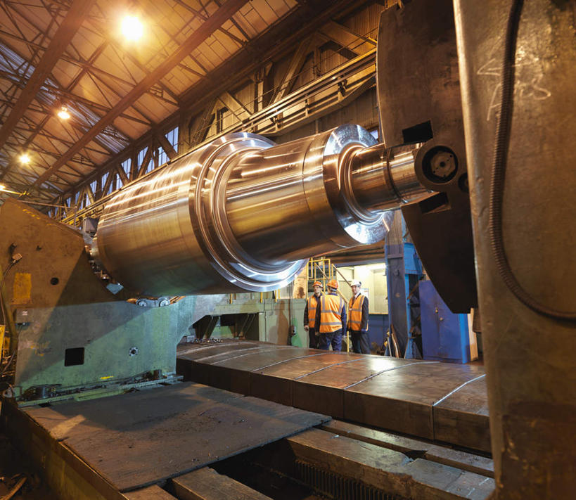 西方人,三个人,伙伴,朋友,机修工,工厂,站,说,横图,室内,白天,正面,工作服,制服,讨论,友谊,合作,团队,机器,帽子,照明,欧洲,欧洲人,阴影,光线,头盔,影子,屋顶,灯光,顶棚,注视,吊灯,灯,工人,安全帽,灯具,观察,看,站着,机械,战略,观看,照亮,察看,照明设备,关注,联合,合谋,工作制服,交流,配合,协作,男人,男性,年轻男性,中年男性,白种人,机械师,机修工人,沟通,讲话,交谈,商讨,说话,谈话,站立,彩图,全身,工作套服,工地,制造厂,安全服,反光背心,反光服,反光衣