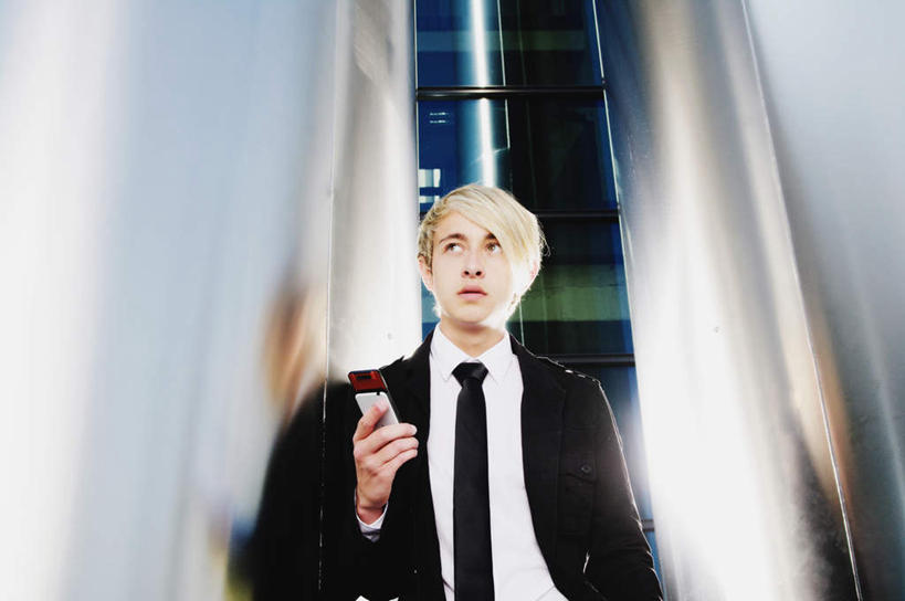 西方人,一个人,商务人士,商务男性,站,打电话,横图,室外,白天,仰视,衬衫,电梯,电话,手机,欧洲,欧洲人,仅一个男性,仅一个人,握,套装,朦胧,模糊,电动扶梯,自动扶梯,运输工具,拿,拿着,注视,通讯设备,仅一个年轻男性,一个,观察,看,站着,握着,单个,观看,察看,关注,商务装,工薪阶层,交流,男人,男性,年轻男性,白种人,白领,上班族,沟通,通话,站立,半身,彩图,低角度拍摄,衬衣,扶手电梯,升降设备,运输带,自动行人电梯,电扶梯