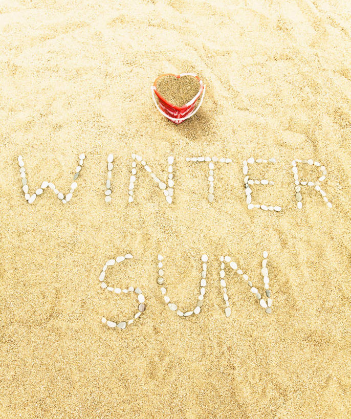 无人,竖图,俯视,室外,白天,爱情,旅游,度假,石头,美景,沙滩,希腊,欧洲,一排,许多,阴影,爱心,整齐,光线,英文,标志,沙子,石子,桶,文字,影子,字符,塑料,字母,海岸,景观,沙地,很多,浪漫,娱乐,标识,排列,一个,红色,阳光,自然,容器,塑料制品,享受,休闲,温暖,温馨,心形,鹅卵石,景色,恩爱,放松,单个,储藏,英文字母,塑料桶,和睦,储存,队列,自然风光,按摩石,希腊共和国,心型,海滩,石块,彩图,高角度拍摄,融洽,贮存