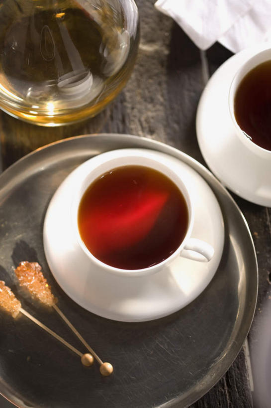 蜂蜜,咖啡,无人,竖图,俯视,室内,白天,幸福,餐桌,茶,桌子,杯子,餐具,阴影,反射,瓷器,碟子,盘,影子,红茶,茶叶,食品,糖,糖果,甜点,甜品,咖啡杯,陶瓷制品,娱乐,玻璃制品,食物,饮料,盘子,玻璃瓶,瓶子,碟,甜食,享受,休闲,温馨,放松,乐趣,餐台,提神,舒适,咖啡店,瓷杯,醒脑,咖啡屋,花蜜,硬糖,拐杖糖,止痛,软饮料,解毒,冬酿,石蜜,彩图,高角度拍摄,咖啡馆