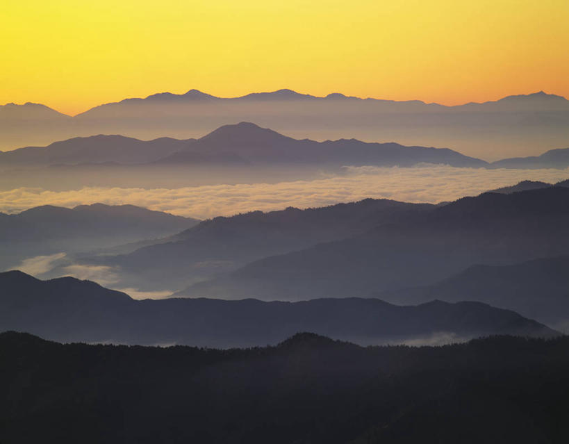 无人,横图,室外,白天,正面,旅游,度假,日出,美景,山,山脉,太阳,雾,奈良县,日本,亚洲,朦胧,模糊,景观,山峰,朝霞,晨曦,黎明,山峦,背光,娱乐,阳光,自然,群山,享受,休闲,景色,放松,连绵,迷雾,绵延,自然风光,逆光,东亚,本州,本州岛,日本国,近畿地方,奈良,近畿,联贯,朝阳,大雾,彩图,卯时,破晓,日始,吉野郡,吉野町