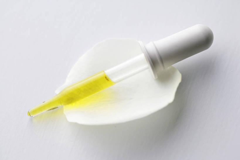 无人,横图,俯视,室内,特写,白天,爱情,幸福,纯洁,热情,实验,仪器,玫瑰,阴影,灰色背景,研究,盛开,透明,反射,分析,化学,测试,滴管,影子,玫瑰花,浪漫,花蕾,玻璃制品,花,花瓣,花朵,鲜花,精油,白玫瑰,花苞,花蕊,温暖,温馨,器皿,恩爱,摄影,影棚,和睦,感动,计量,玻璃仪器,试验耗材,实验用品,吸液管,尊敬,移液管,芳香植物,芳香油,挥发油,香精油,天真,刺玫花,徘徊花,彩图,高角度拍摄,影棚拍摄,拍摄,融洽