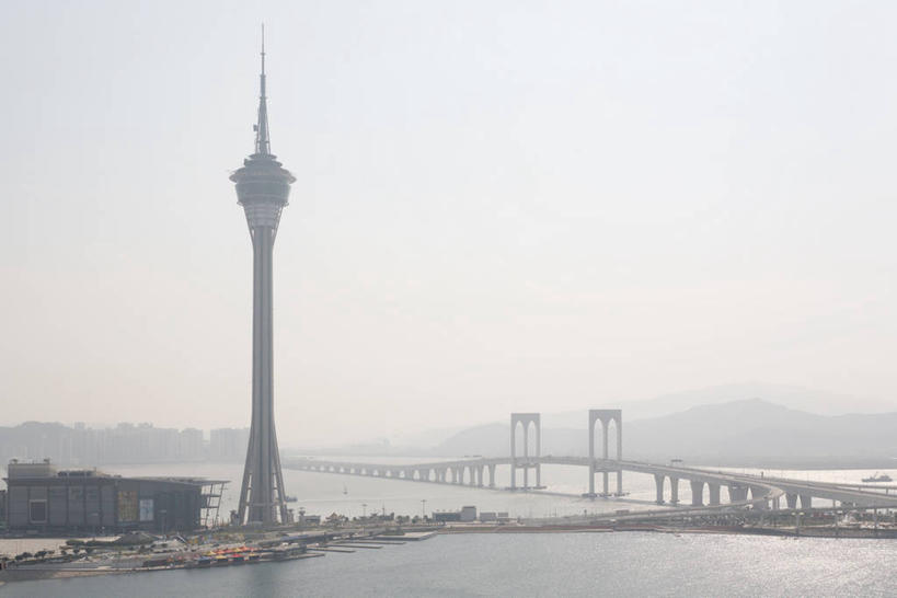 无人,横图,室外,白天,正面,度假,海浪,海洋,美景,山,山脉,雾,城市风光,标志建筑,城市,大桥,地标,建筑,桥梁,澳门,中国,亚洲,阴影,朦胧,模糊,光线,影子,景观,浪花,山峰,建筑群,桥,山峦,娱乐,建设,蓝色,蓝天,天空,阳光,海水,群山,天,享受,休闲,景色,放松,晴朗,迷雾,海景,东亚,跨线桥,万里无云,港澳台,中华人民共和国,澳门特别行政区,澳,澳门半岛,大海,风浪,海,海水的波动,近岸浪,涌浪,大雾,晴空,晴空万里,彩图,澳门氹仔大桥,澳门观光塔,澳门旅游塔,澳门南湾,氹仔岛,凼仔岛,南湾,西湾大桥,氹仔,凼仔,澳门塔,氹仔大桥,嘉乐庇大桥,嘉乐庇总督大桥