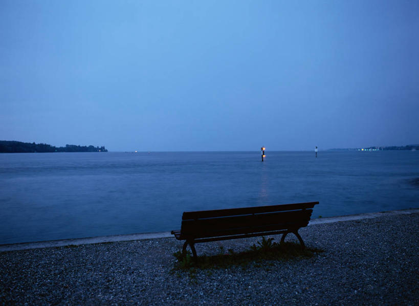 无人,横图,室外,白天,正面,旅游,度假,湖,湖泊,美景,日落,沙滩,树林,水,植物,椅子,德国,欧洲,阴影,光线,沙子,影子,木椅,河岸,河滩,湖面,景观,水流,水面,水平线,晚霞,霞光,落日,辽阔,海平线,沙地,背光,娱乐,树,树木,绿色,阳光,自然,黄昏,湖水,享受,休闲,广阔,景色,彩霞,放松,生长,成长,一望无际,西欧,自然风光,逆光,德意志联邦共和国,巴登.符腾堡,巴登.符腾堡州,巴符州,无边无际,一马平川,夕照,薄暮,夕阳,彩图,傍晚,康斯坦茨,水天相接,水天一线,斜阳