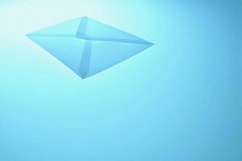 无人,横图,室内,白天,正面,数码,科技,阴影,蓝色背景,透明,传递,网络,信息,邮件,高光,几何,计算机图形,联系,合成,蓝色,联络,邮递,通信,信件,电脑合成图,数码合成图,合成图,邮政,写实,具体,具象,一封,理智,沉静,冷色,高深,冷淡,彩图