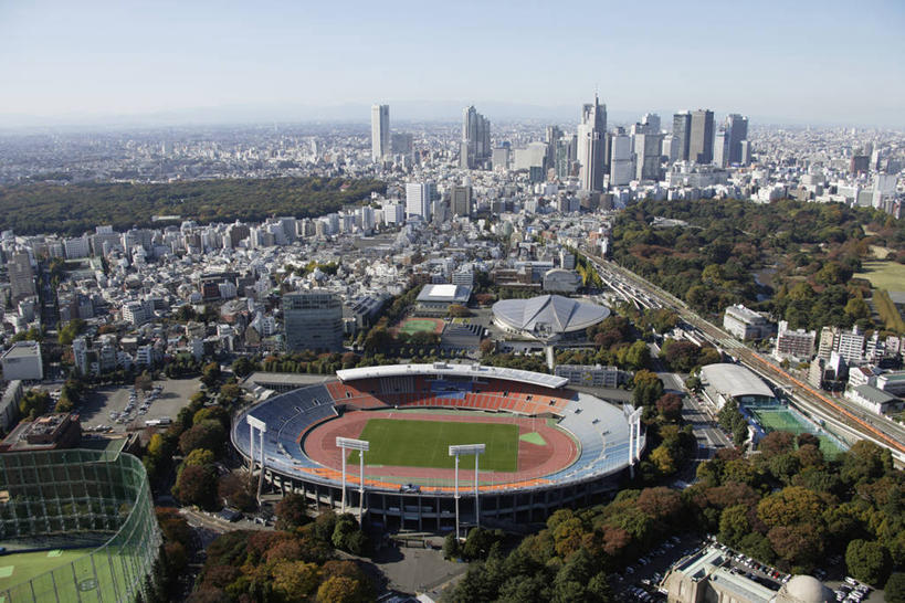 无人,体育馆,家,高楼大厦,运动场,横图,俯视,航拍,室外,白天,度假,美景,树林,植物,城市风光,城市,大厦,建筑,摩天大楼,东京,日本,亚洲,阴影,光线,影子,房屋,屋子,景观,公寓,建筑群,跑道,娱乐,建设,体育场,洋房,楼房,住宅,树,树木,蓝色,绿色,蓝天,天空,阳光,自然,天,享受,休闲,景色,放松,田径场,生长,晴朗,成长,鸟瞰,塑胶跑道,东亚,本州,万里无云,关东地方,本州岛,日本国,东京都,运动馆,涩谷,涉谷,涩谷区,代代木公园,晴空,晴空万里,彩图,高角度拍摄,房子,大楼,高层建筑,高楼,摩天楼,全天候田径运动跑道,代代木国立综合体育馆