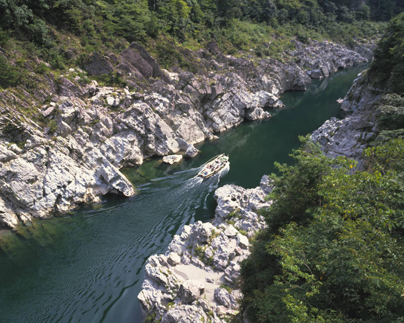 无人,横图,俯视,室外,白天,旅游,度假,河流,美景,山,山脉,树林,水,植物,轮船,船,日本,亚洲,阴影,波纹,飞溅,溅,光线,液体,影子,河水,景观,山峰,水滴,水流,山峦,娱乐,水珠,树,树木,绿色,水纹,阳光,自然,船尾波,交通工具,波浪,群山,享受,休闲,景色,放松,生长,成长,喷洒,自然风光,载具,东亚,德岛县,日本国,四国地方,四国,四国岛,徳岛,彩图,高角度拍摄