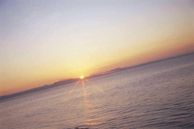 无人,横图,室外,白天,正面,旅游,度假,日出,海浪,海洋,美景,太阳,神奈川,日本,亚洲,景观,浪花,水平线,辽阔,朝霞,晨曦,海平线,黎明,神奈川县,娱乐,阳光,自然,海水,享受,休闲,广阔,景色,放松,一望无际,自然风光,海景,东亚,本州,关东地方,本州岛,日本国,无边无际,一马平川,大海,风浪,海,海水的波动,近岸浪,涌浪,朝阳,彩图,卯时,破晓,日始,三浦半岛,水天相接,水天一线