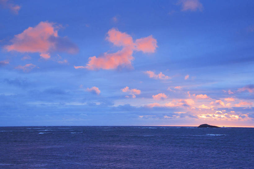 无人,横图,室外,白天,正面,旅游,度假,岛屿,海浪,海洋,美景,日落,北海道,日本,亚洲,岛,景观,浪花,水平线,晚霞,霞光,落日,辽阔,海平线,娱乐,自然,海水,黄昏,享受,休闲,广阔,景色,彩霞,放松,一望无际,自然风光,海景,东亚,日本国,北海道地方,北海道岛,宗谷支厅,无边无际,一马平川,夕照,薄暮,大海,风浪,海,海水的波动,近岸浪,列岛,群岛,涌浪,诸岛,夕阳,彩图,傍晚,水天相接,水天一线,斜阳