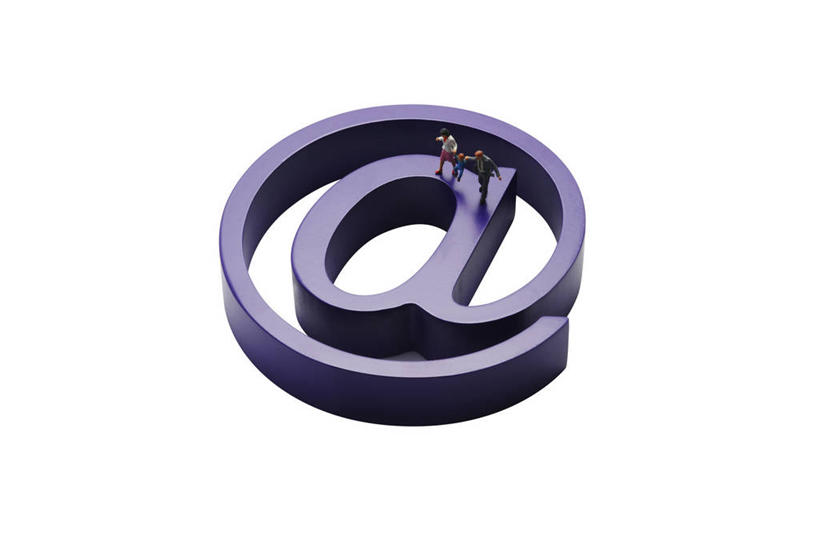 儿童,无人,两个人,家庭,母亲,女儿,走,握手,横图,室内,白天,白色背景,正面,纯洁,互联网,数码,科技,雕塑,阴影,艺术,装饰,因特网,网络,网址,信息,标志,雕刻,雕像,文字,域名,字符,字母,高光,几何,计算机图形,合成,标识,小孩,工艺品,温暖,温馨,母女,一家人,可爱,母爱,童年,童趣,通信,创意,纪念,美术,电脑合成图,数码合成图,和睦,合成图,主题,地址,陈列,童真,烂漫,无邪,写实,具体,具象,功能,美学,天真,年轻女性,女孩,女人,女性,孩子,年轻人,步行,搀手,拉手,散步,手搀手,手拉手,手牵手,手握手,走路,彩图,全身,融洽,女生