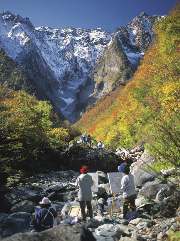 东方人,站,竖图,室外,白天,旅游,度假,石头,美景,森林,山,树林,雪,雪山,植物,大雪,日本,亚洲,行人,游客,游人,阴影,服装,光线,石子,影子,冰,积雪,景观,山峰,雪景,冬季,冬天,山峦,许多人,休闲装,黄种人,娱乐,路人,旅客,树,树木,背面,衣服,蓝色,绿色,蓝天,天空,阳光,自然,天,站着,一群人,享受,休闲,休闲服,景色,放松,寒冷,服饰,生长,晴朗,成长,冰冷,自然风光,东亚,本州,万里无云,关东地方,本州岛,日本国,群马,群马县,严寒,冰凉,酷寒,凛冽,凛凛,极冷,过客,男人,男性,年轻男性,年轻女性,女人,女性,亚洲人,石块,岩石,晴空,晴空万里,站立,彩图,全身